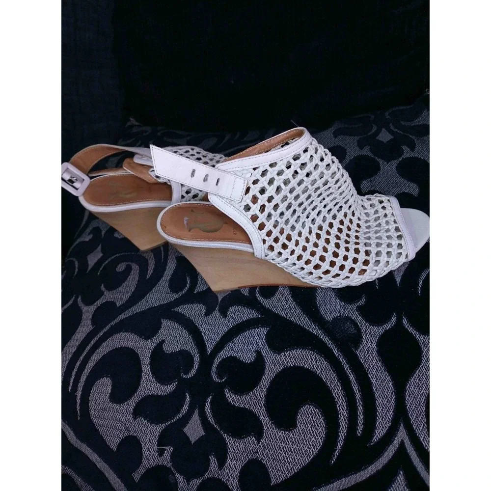 Vince Camuto Signature White Woven Leather Wedge Sandals Slingback Peep Toe